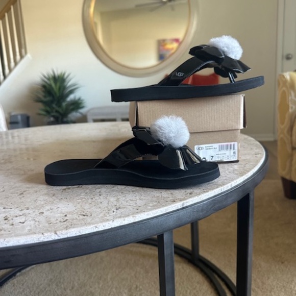 UGG BLACK size 7 Poppy NWOT  never worn - Picture 6 of 7